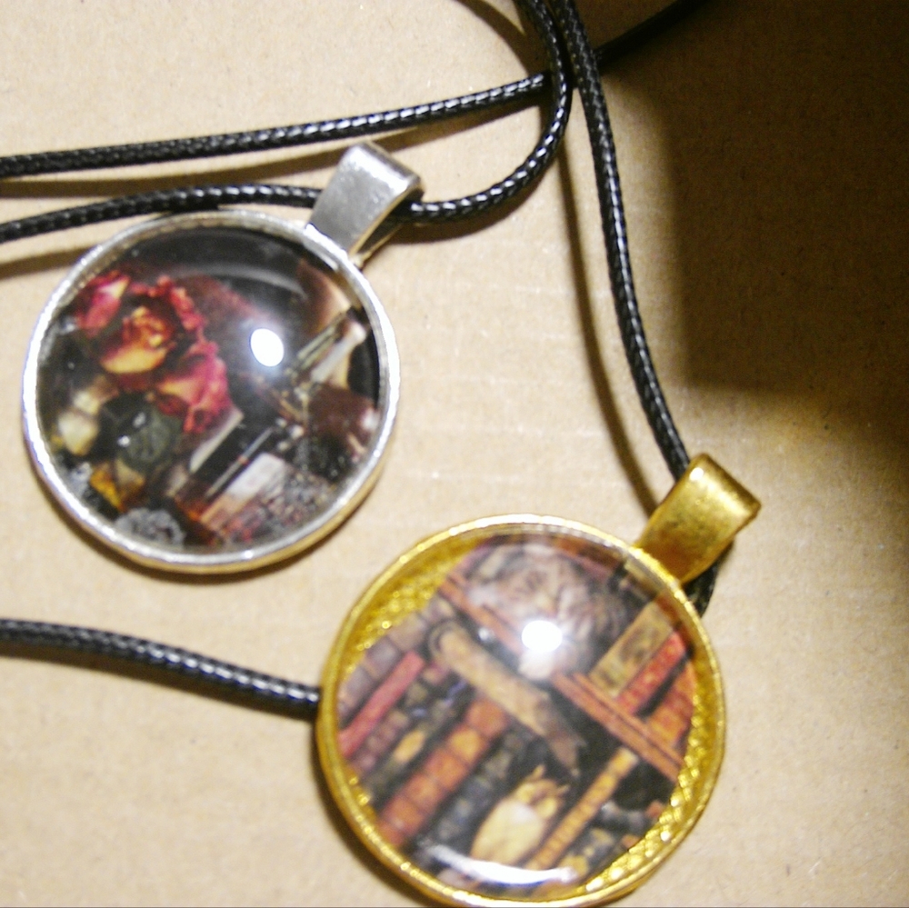 Vintage style bezel necklace set